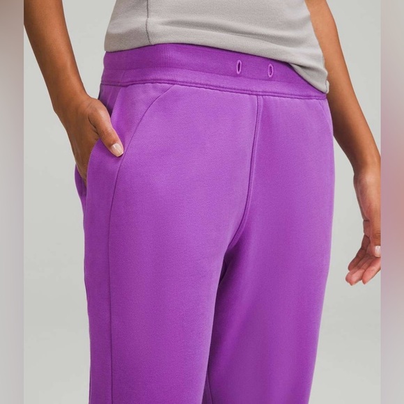 Lululemon Scuba High-Rise Jogger
Moonlit Magenta 8 - Picture 2 of 14
